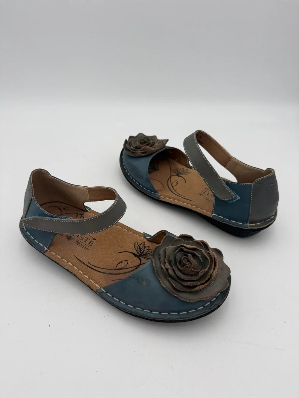 Spring Step Blue Leather Mary Jane Flats women 7 Gray Strap Floral Applique Y2K